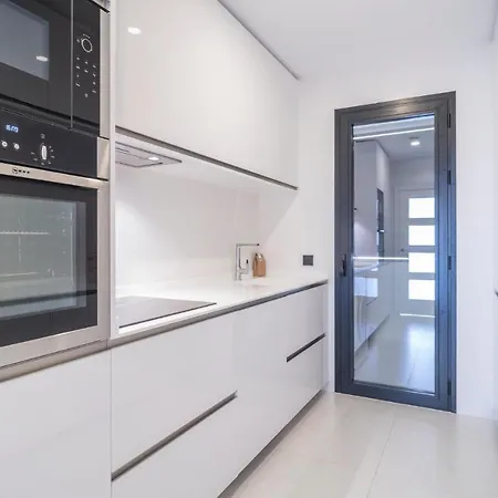 Amazing In With 2 Bedrooms, Outdoor Swimming Pool And Swimming Pool アパート *