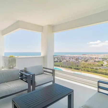 Amazing In With 2 Bedrooms, Outdoor Swimming Pool And Swimming Pool *