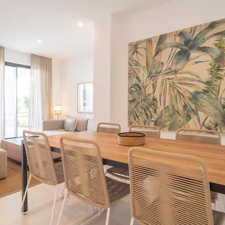 Amazing In With 2 Bedrooms, Outdoor Swimming Pool And Swimming Pool アパート